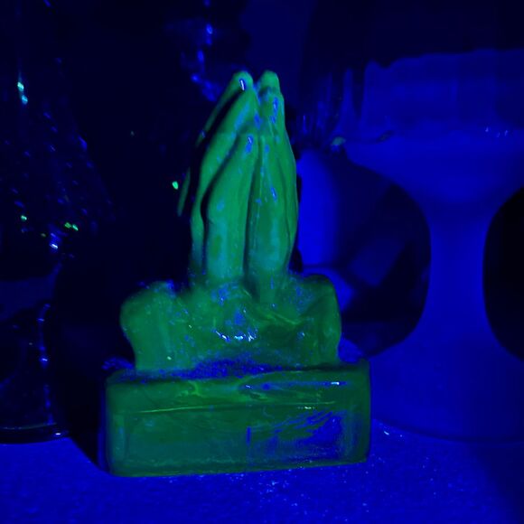 Boyds Glass Cupped Praying Hands – Uranium Vaseline Glass – Limited Edition – Gl - Picture 9 of 11